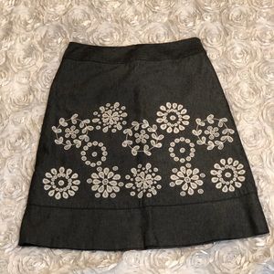 Like New Ann Taylor Embroidered Lined Skirt Size 4